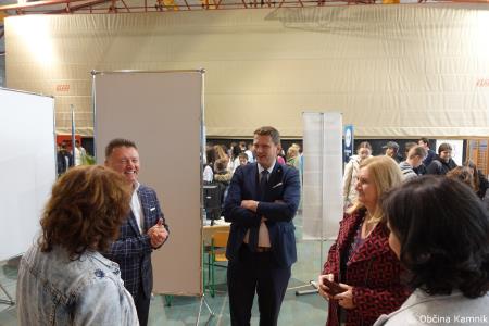 Karierna priložnost te čaka v Kamniku (3)